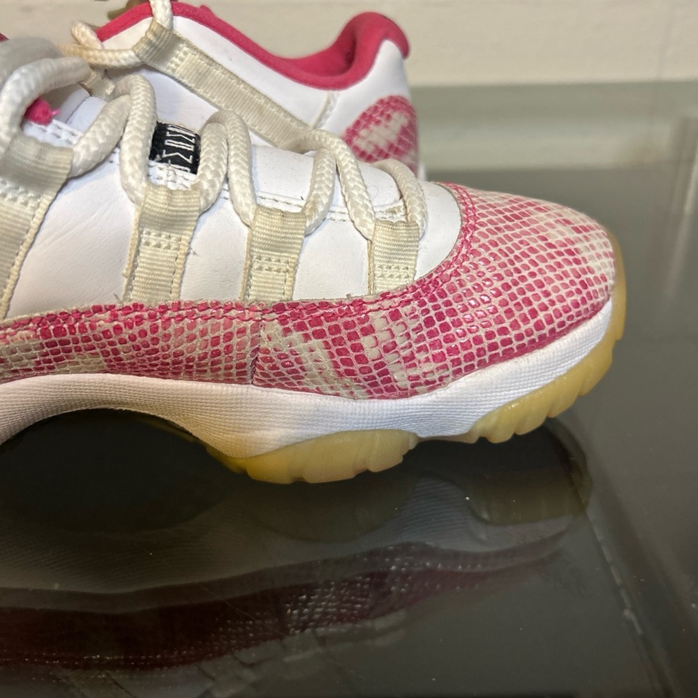 Size 8 - Air Jordan 11 Retro Low Pink Snakeskin W - Picture 6 of 16